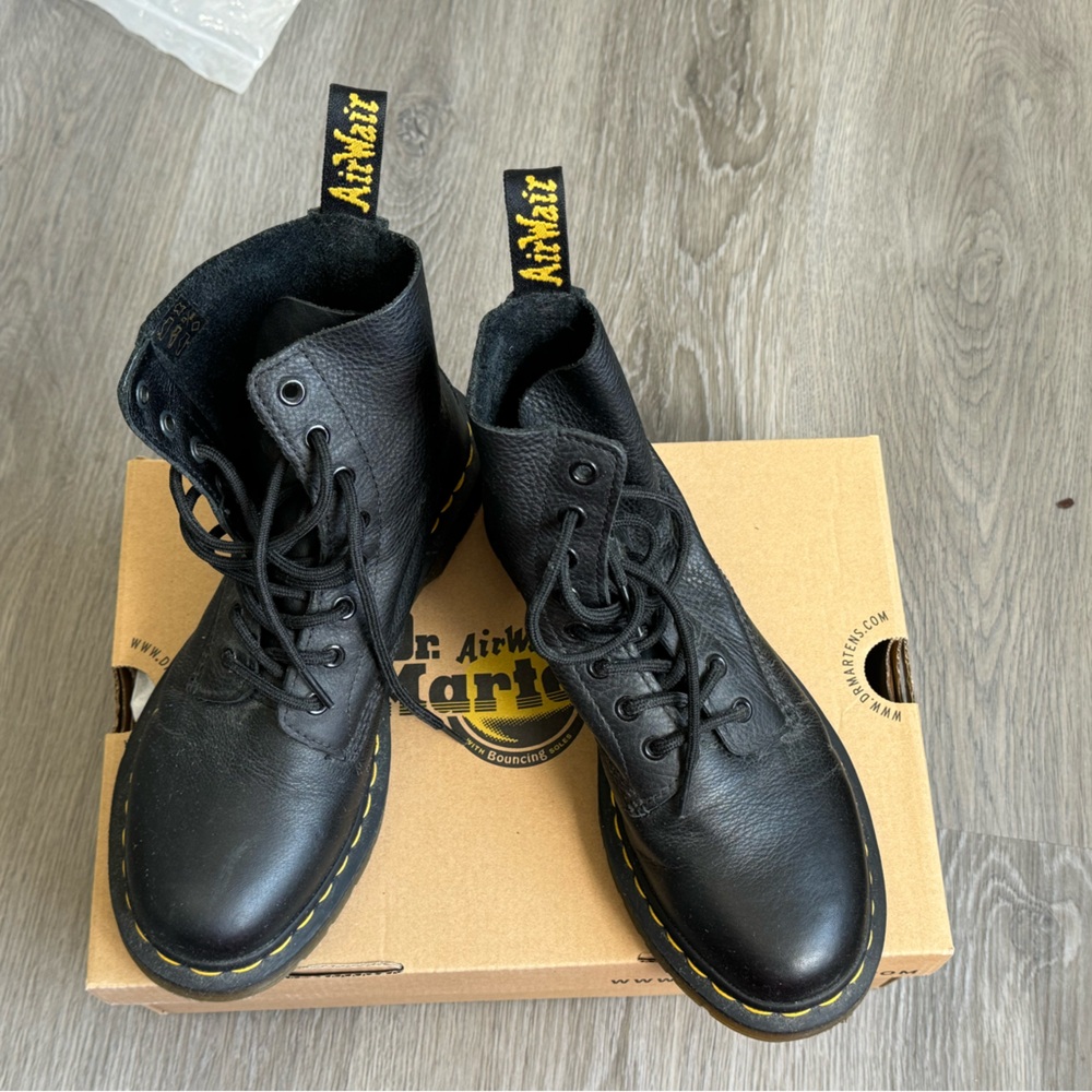 Dr. Martens 1460 WOMEN'S PASCAL VIRGINIA LEATHER BOOTS size 8